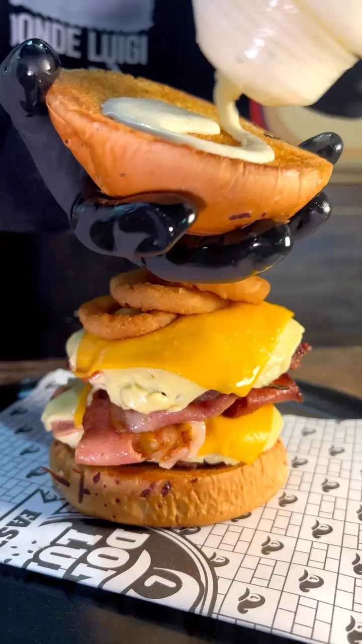 Burger con todo de Donde Luigi